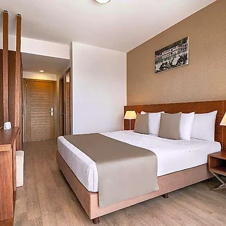 La Quinta By Wyndham Hotel